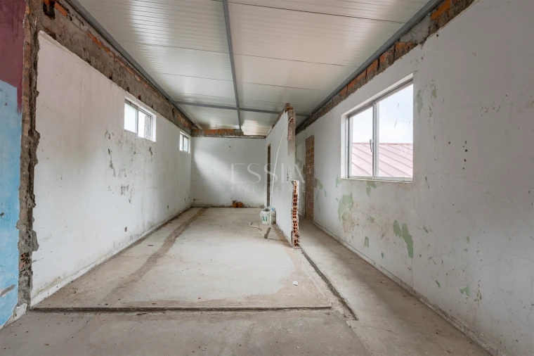 Armazém para Venda em Oliveira do Douro Foto 10