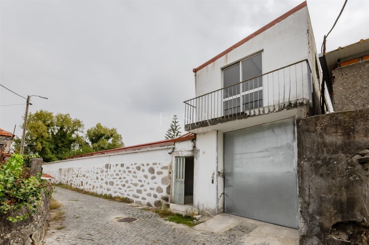 Armazém para Venda em Oliveira do Douro Foto 1