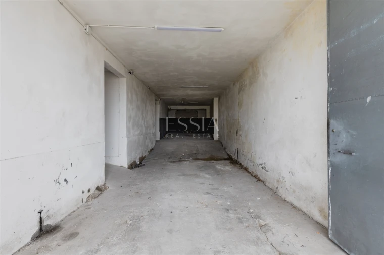 Armazém para Venda em Oliveira do Douro Foto 13