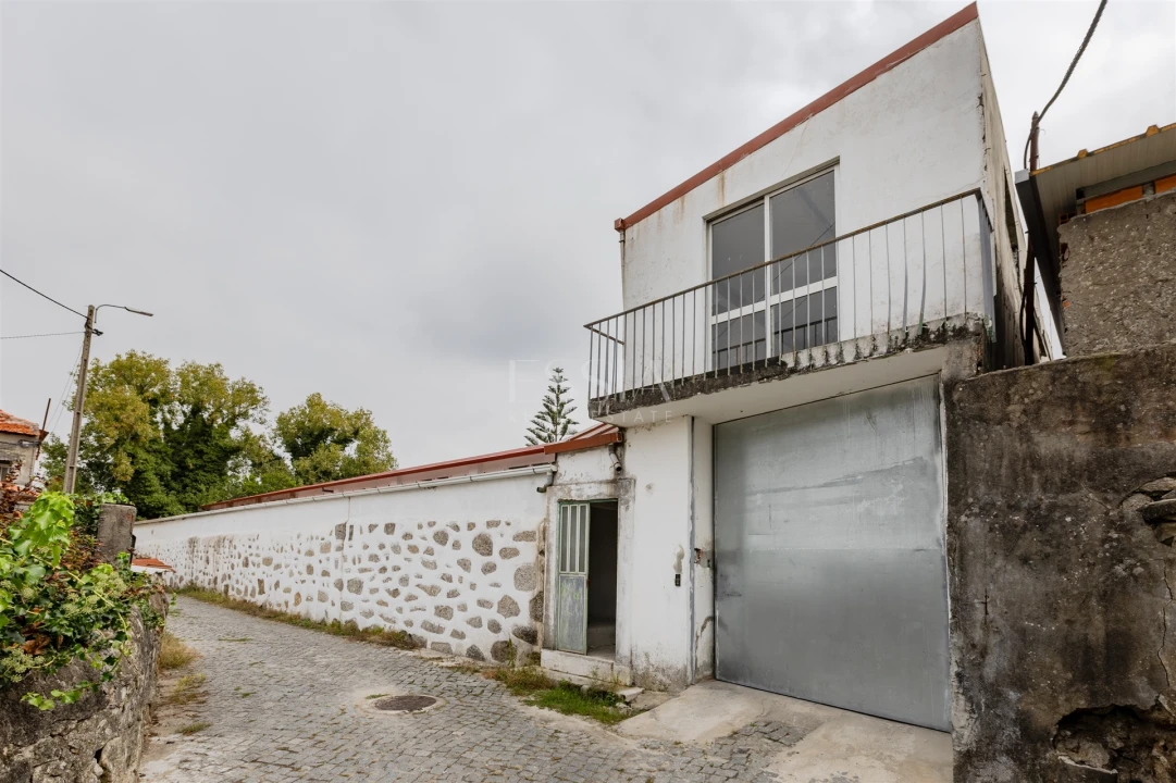 Armazém para Venda em Oliveira do Douro Foto 1