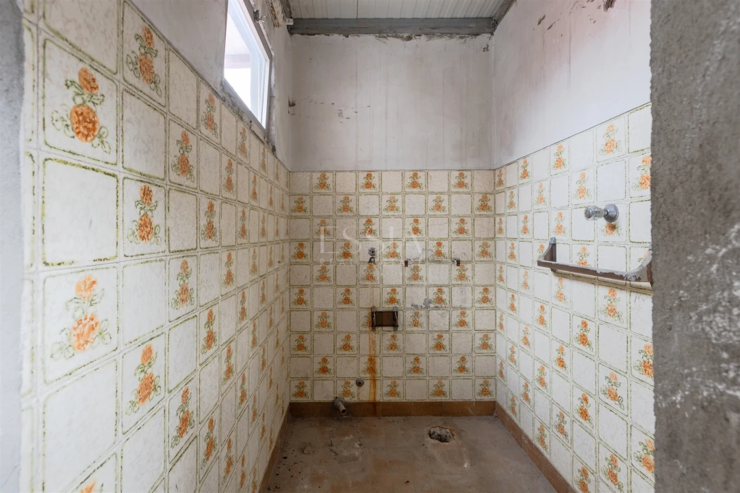 Armazém para Venda em Oliveira do Douro Foto 11