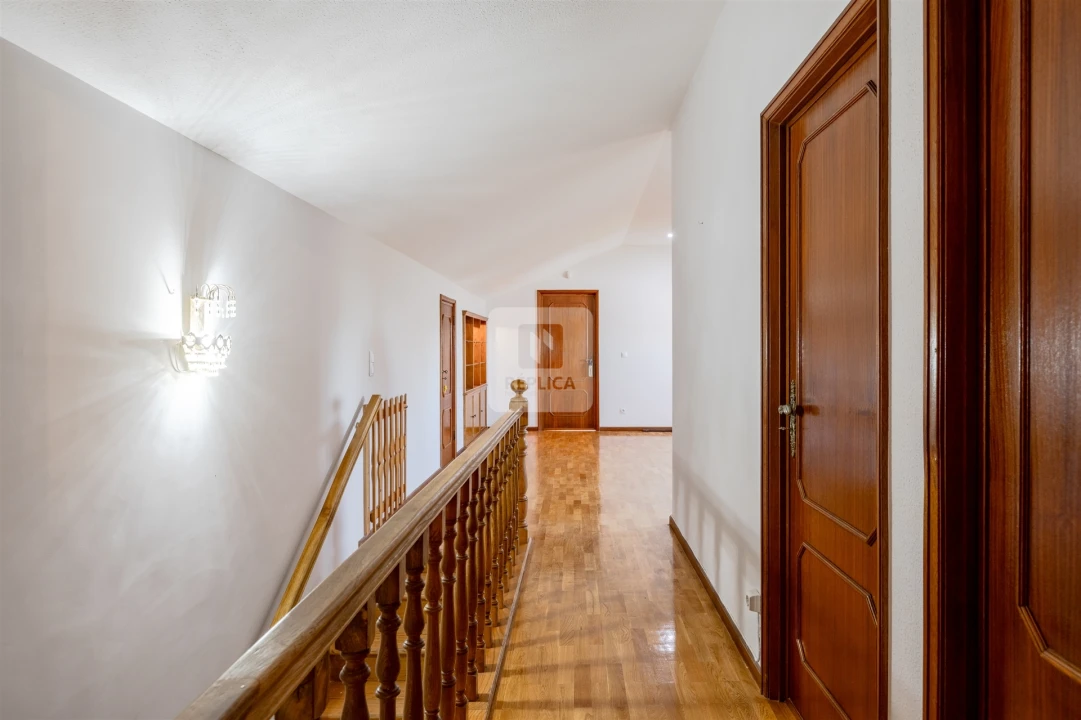 Moradia T9 para Venda em São Felix da Marinha Foto 17