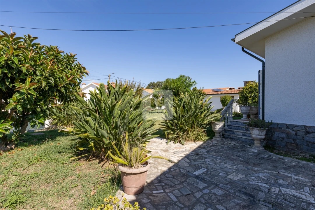 Moradia T9 para Venda em São Felix da Marinha Foto 37