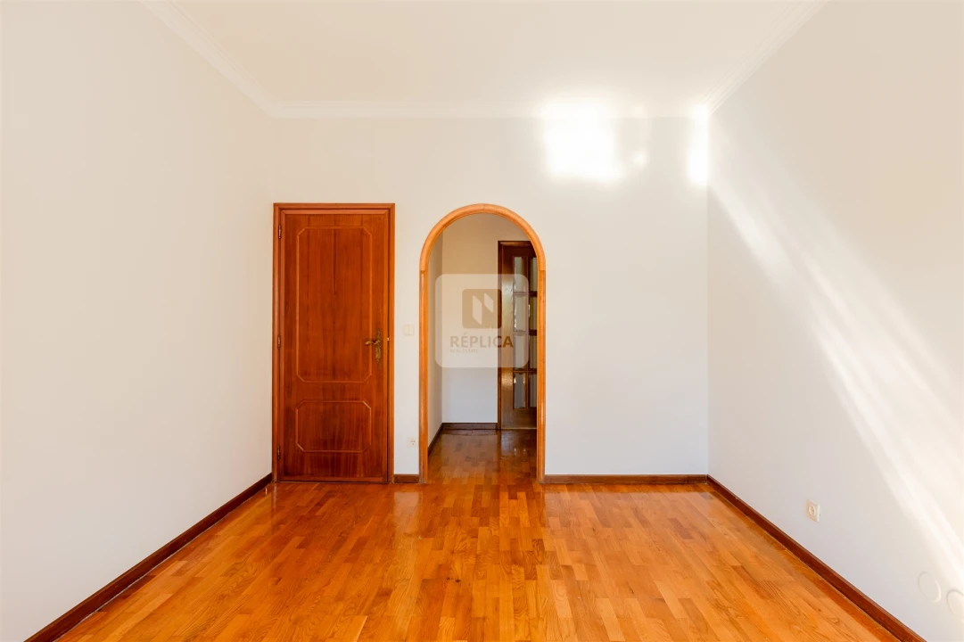 Moradia T9 para Venda em São Felix da Marinha Foto 33