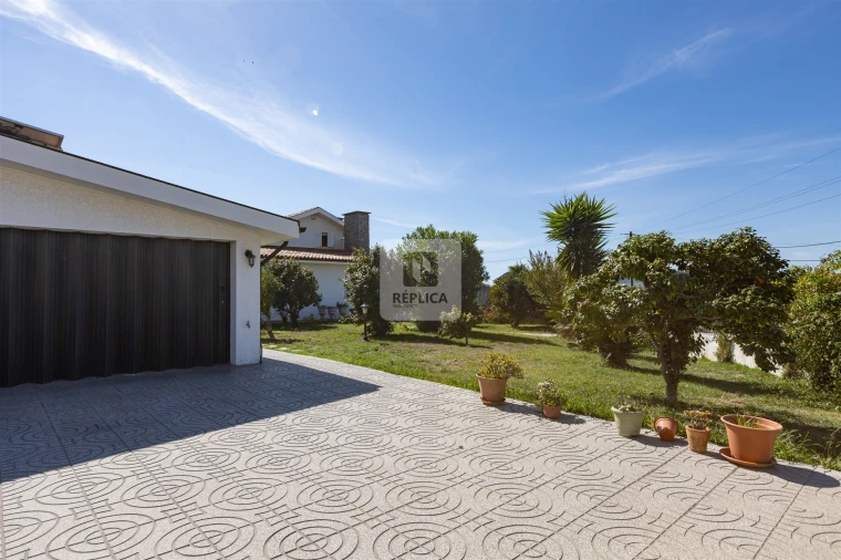 Moradia T9 para Venda em São Felix da Marinha Foto 44