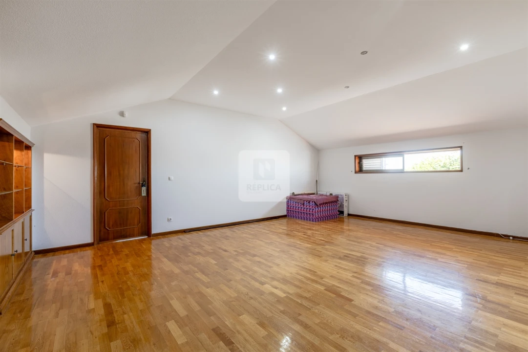 Moradia T9 para Venda em São Felix da Marinha Foto 19