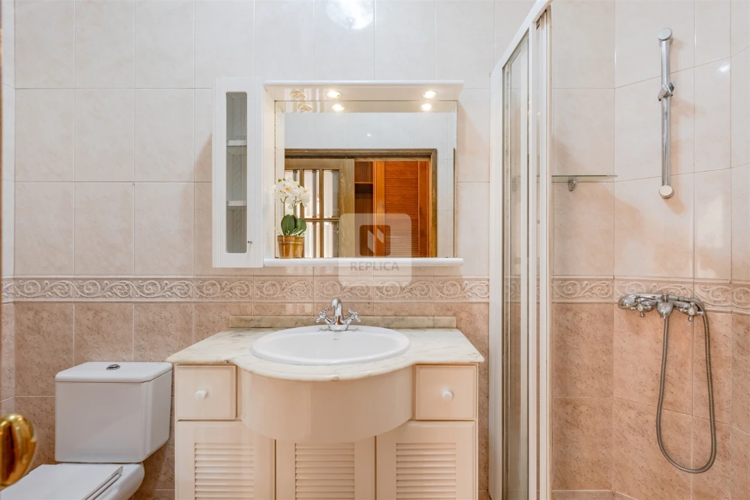 Moradia T9 para Venda em São Felix da Marinha Foto 11