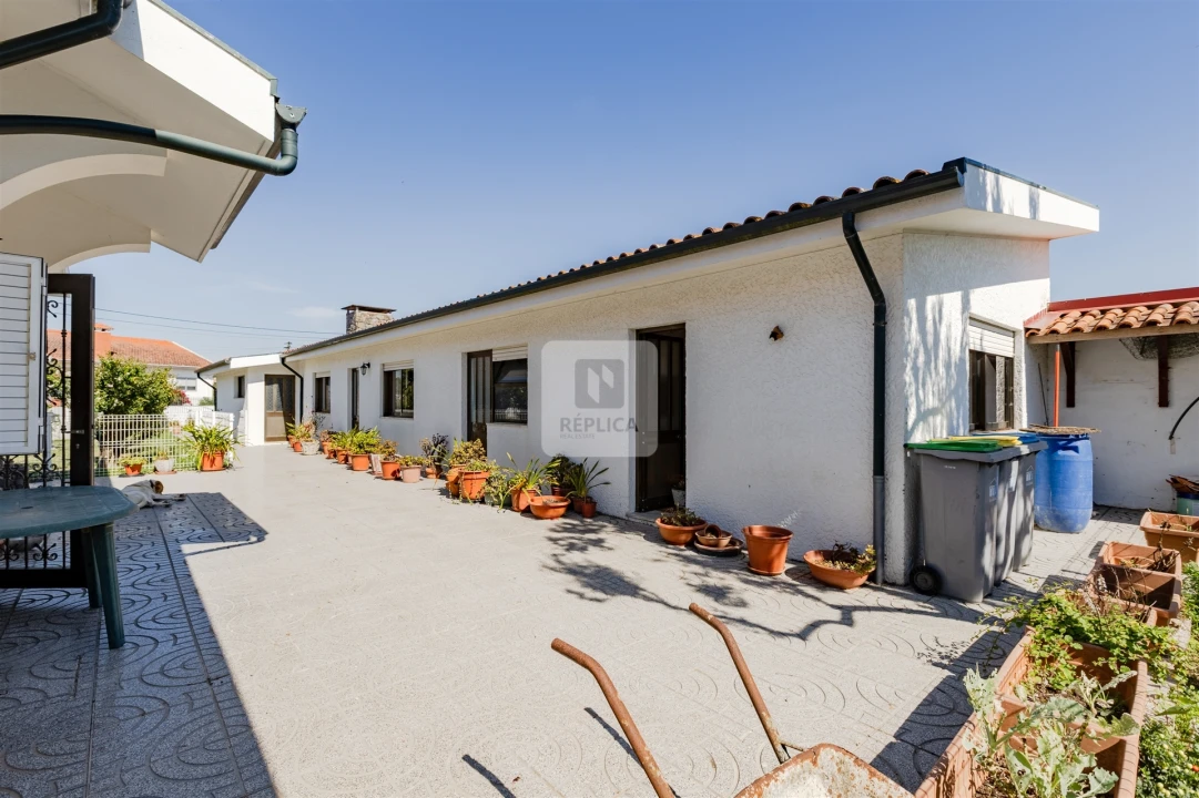 Moradia T9 para Venda em São Felix da Marinha Foto 40