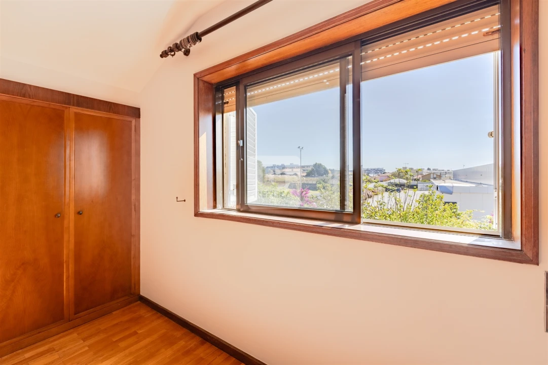 Moradia T9 para Venda em São Felix da Marinha Foto 32