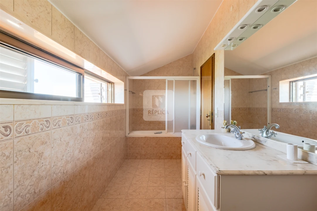 Moradia T9 para Venda em São Felix da Marinha Foto 22