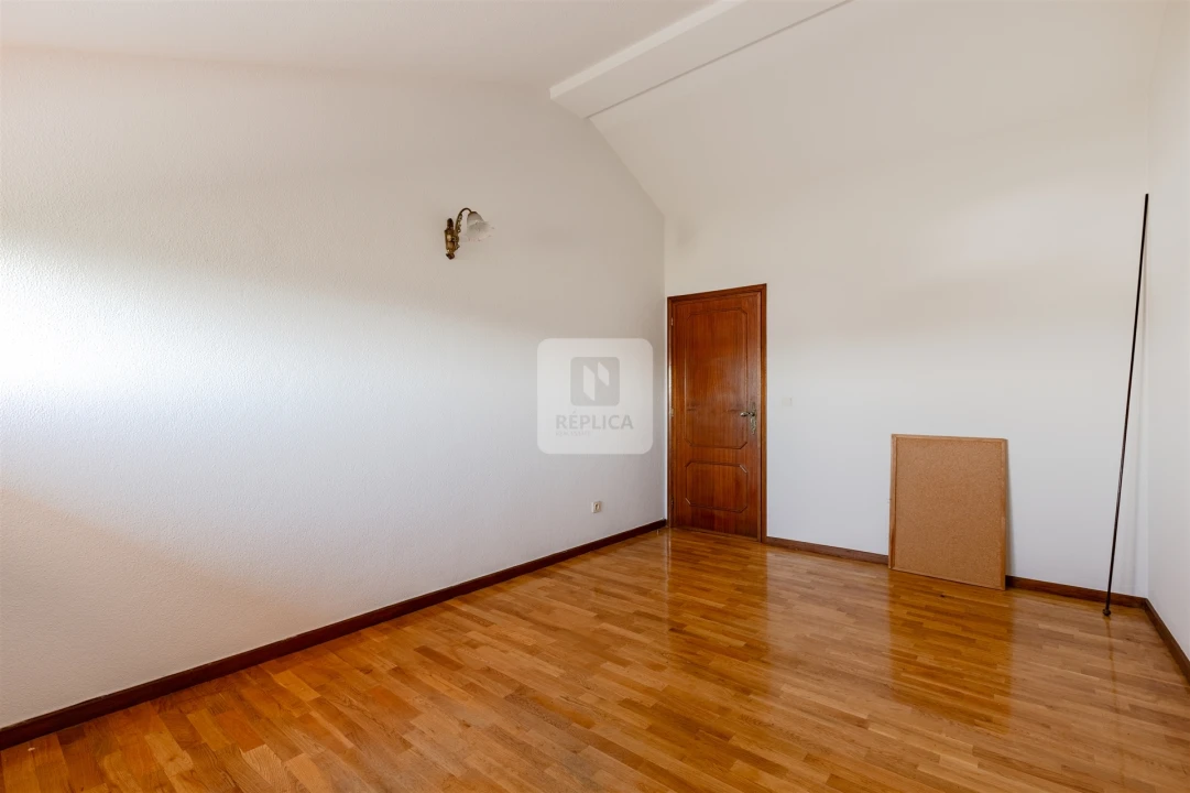 Moradia T9 para Venda em São Felix da Marinha Foto 27