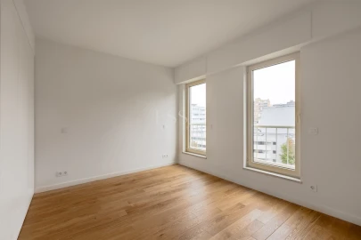 Apartamento T3 para Venda em Lordelo do Ouro e Massarelos