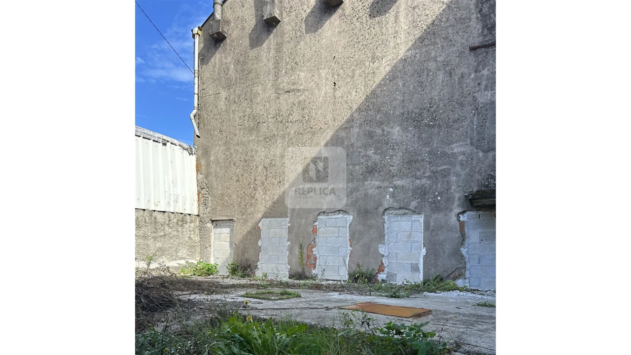 Moradia T0 para Venda em Milheiros Foto 6