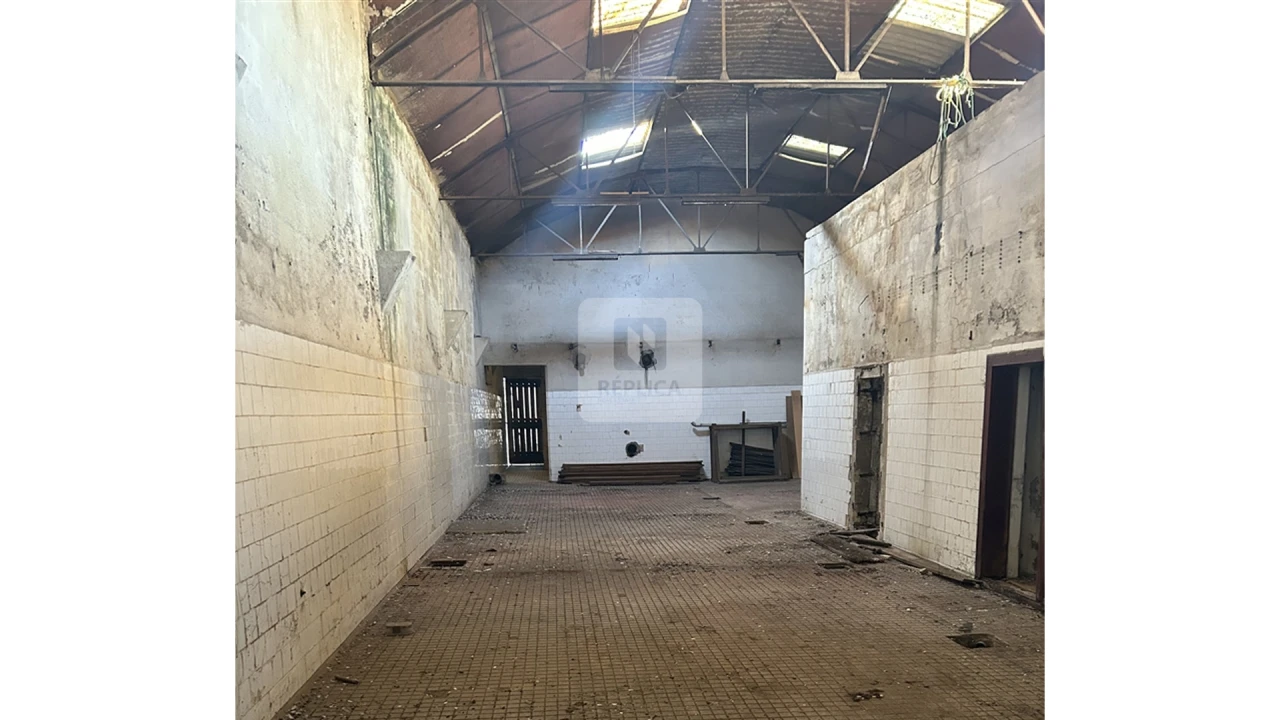 Moradia T0 para Venda em Milheiros Foto 8