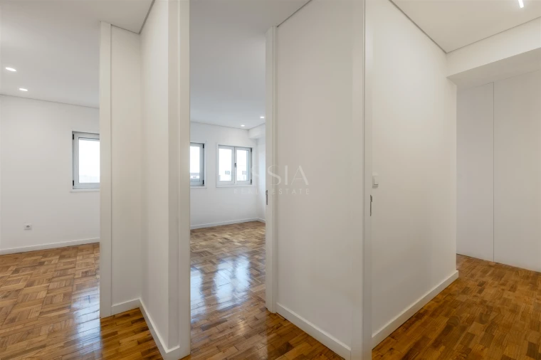 Apartamento T4 para Venda em Cedofeita, Santo Ildefonso, Sé, Miragaia, São Nicolau e Vitória Foto 17