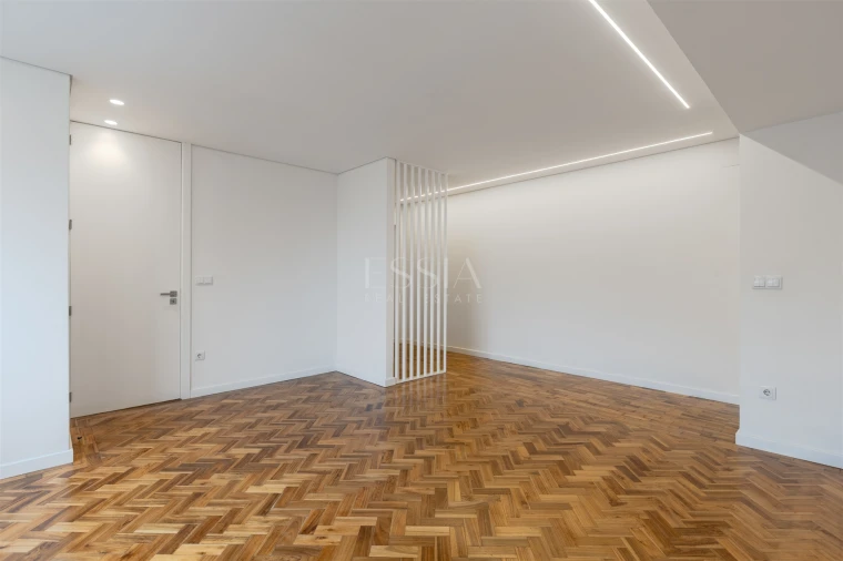 Apartamento T4 para Venda em Cedofeita, Santo Ildefonso, Sé, Miragaia, São Nicolau e Vitória Foto 4