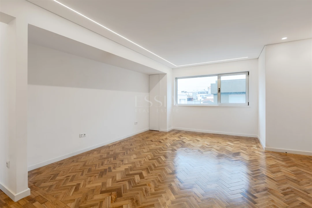 Apartamento T4 para Venda em Cedofeita, Santo Ildefonso, Sé, Miragaia, São Nicolau e Vitória Foto 1