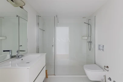 Apartamento T1 para Arrendamento em Aldoar, Foz do Douro e Nevogilde