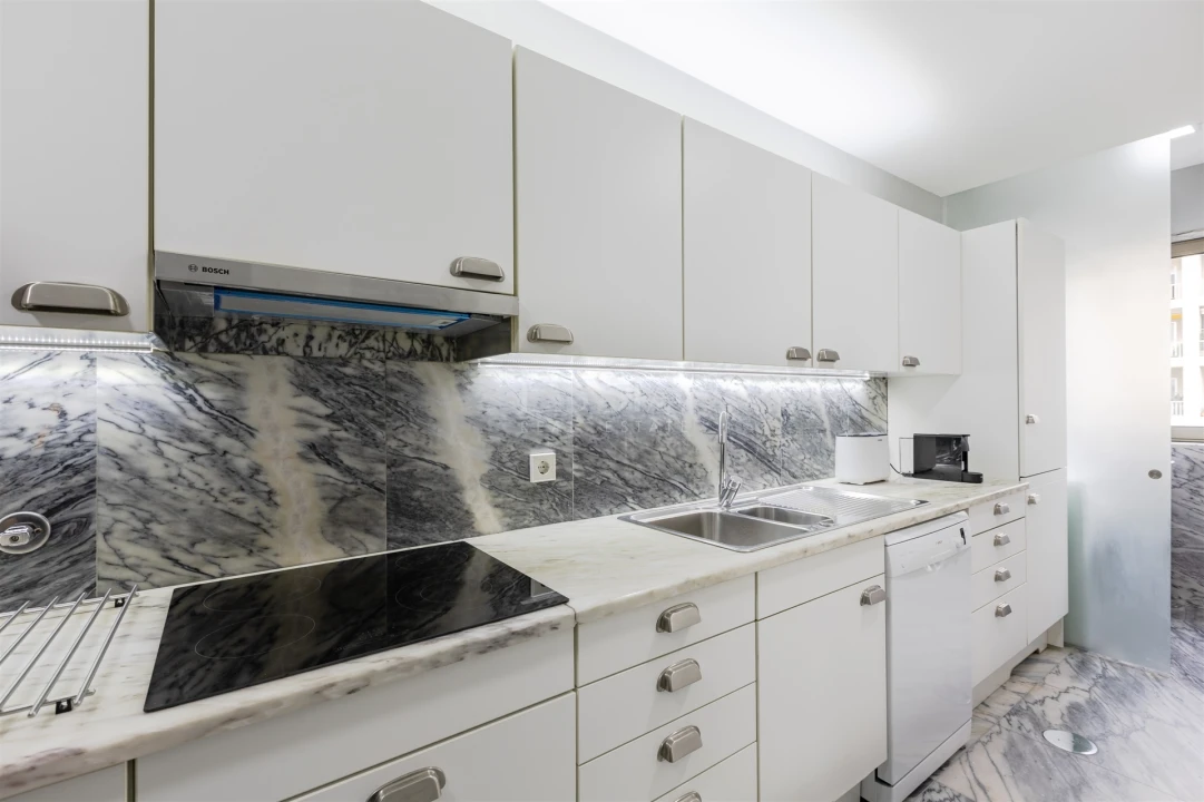 Apartamento T2 para Arrendamento em Aldoar, Foz do Douro e Nevogilde Foto 14