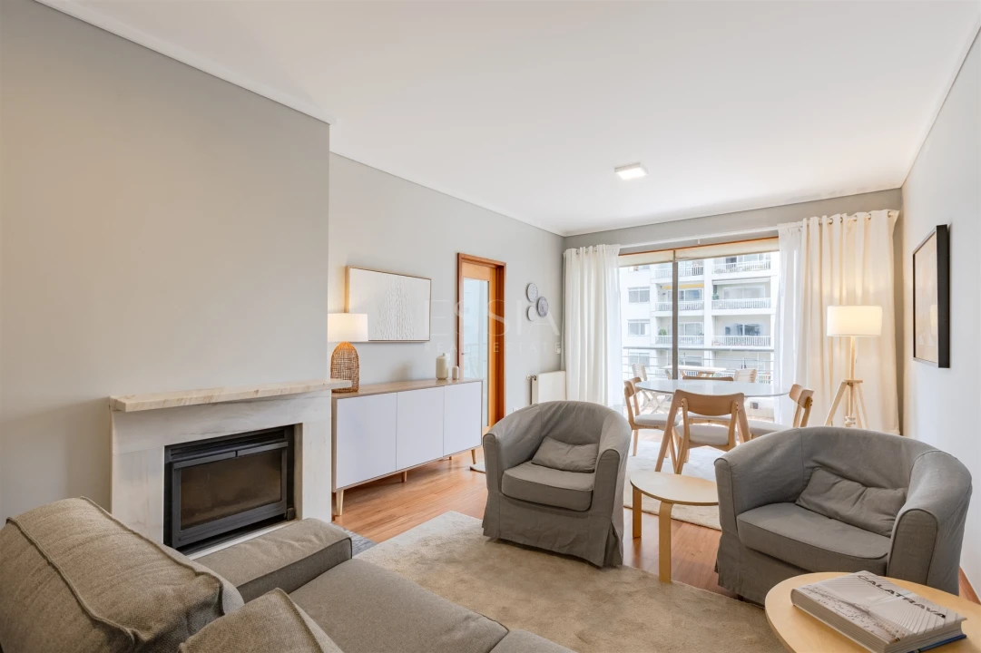 Apartamento T2 para Arrendamento em Aldoar, Foz do Douro e Nevogilde Foto 1
