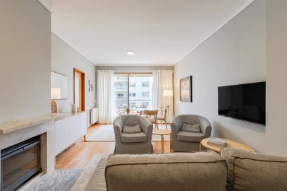 Apartamento T2 para Arrendamento em Aldoar, Foz do Douro e Nevogilde
