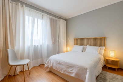 Apartamento T2 para Arrendamento em Aldoar, Foz do Douro e Nevogilde