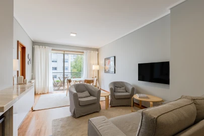 Apartamento T2 para Arrendamento em Aldoar, Foz do Douro e Nevogilde