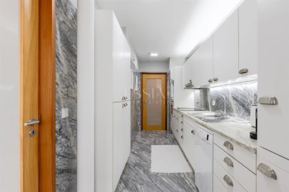 Apartamento T2 para Arrendamento em Aldoar, Foz do Douro e Nevogilde