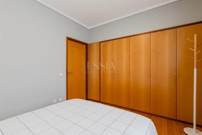 Apartamento T2 para Arrendamento em Aldoar, Foz do Douro e Nevogilde