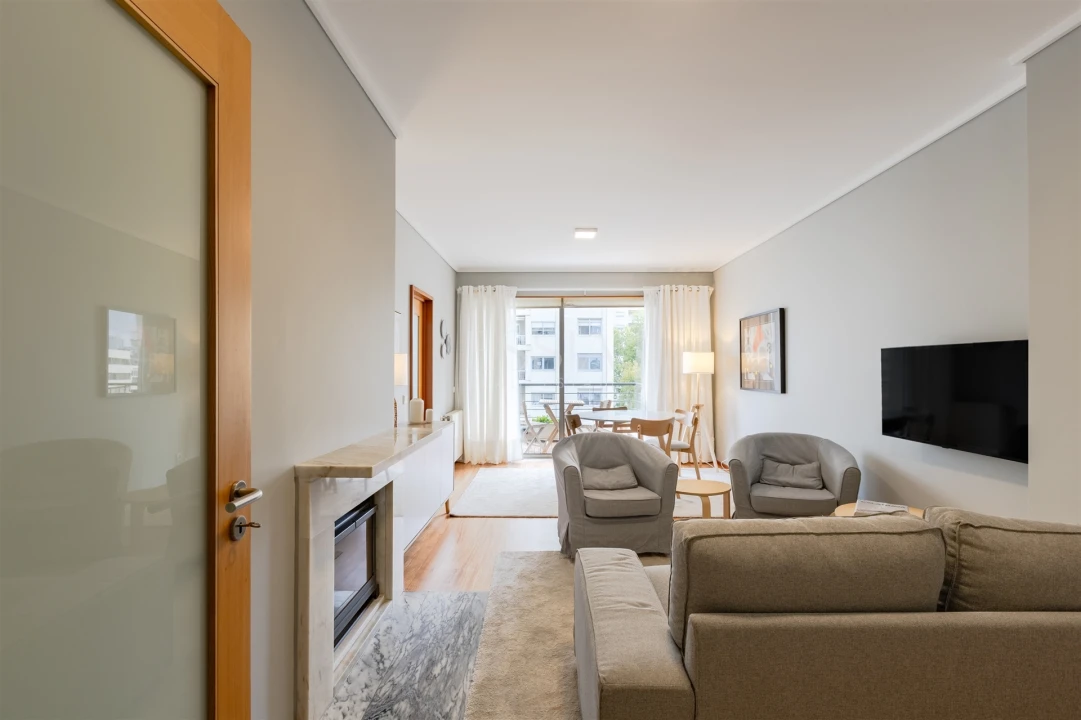 Apartamento T2 para Arrendamento em Aldoar, Foz do Douro e Nevogilde Foto 2