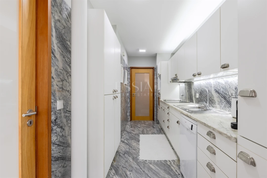 Apartamento T2 para Arrendamento em Aldoar, Foz do Douro e Nevogilde Foto 16