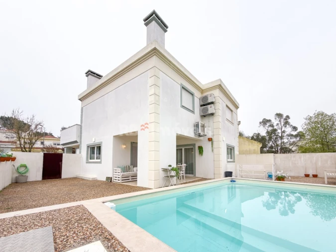 Moradia T4 para Venda em Nossa Sra de Fatima Foto 1