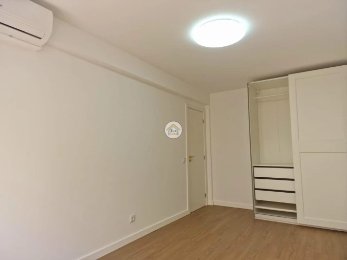 Apartamento T2 para Venda em Faro (Sé e São Pedro) Foto 15