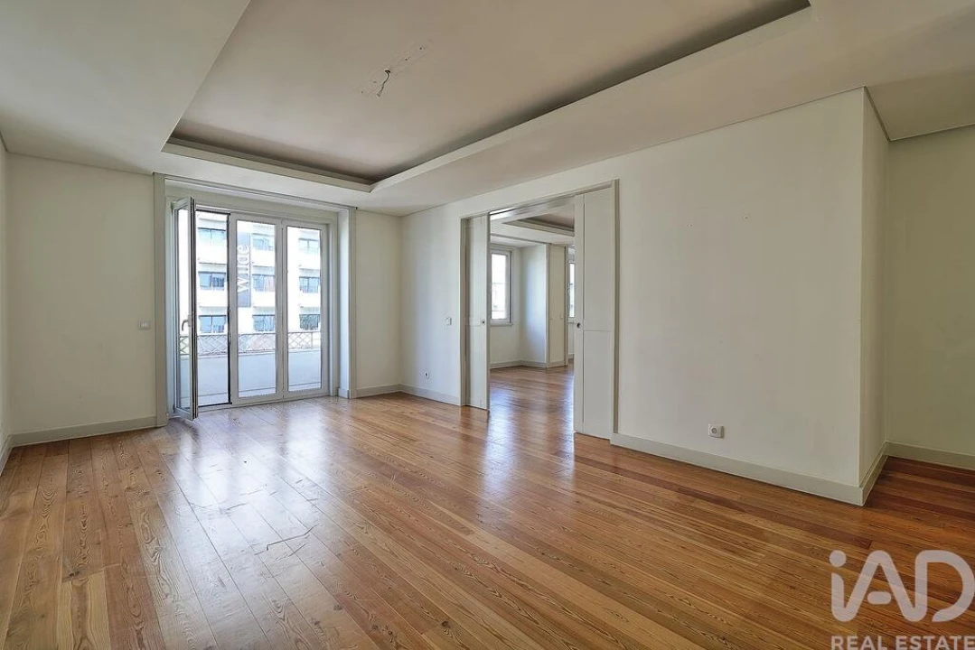Apartamento T4 para Venda em Santo António Foto 6