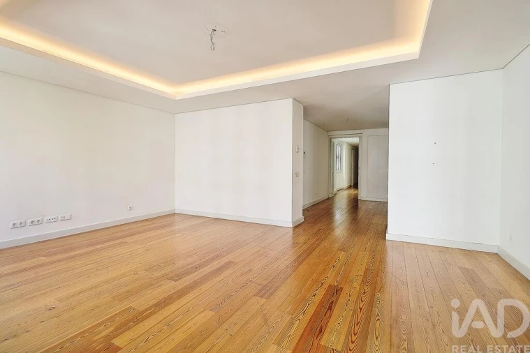 Apartamento T4 para Venda em Santo António Foto 8