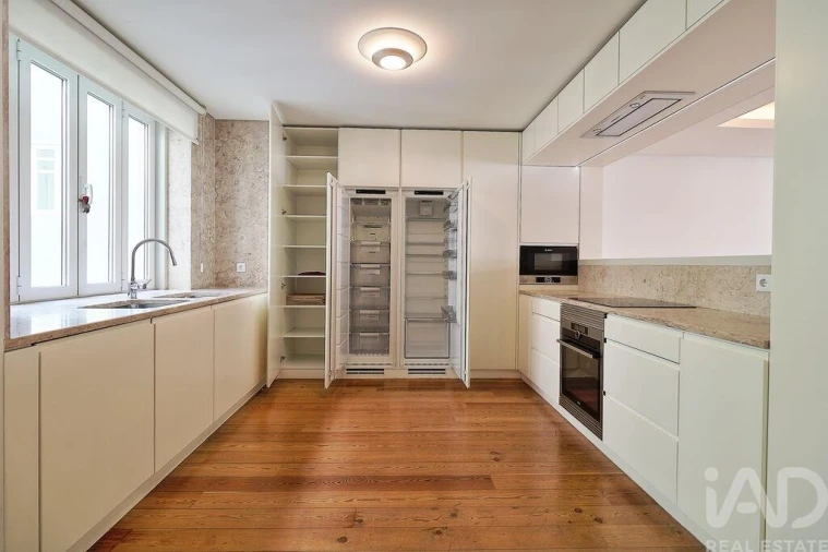 Apartamento T4 para Venda em Santo António Foto 3