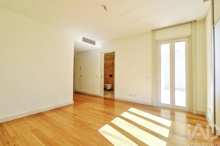 Apartamento T4 para Venda em Santo António Foto 32