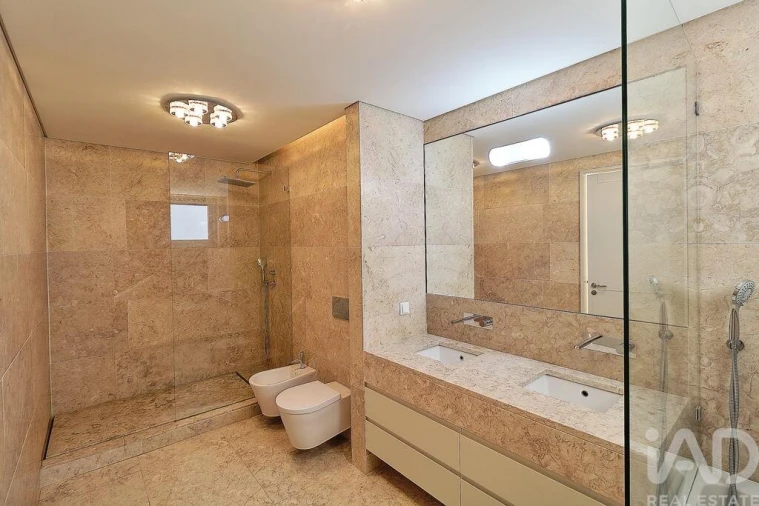 Apartamento T4 para Venda em Santo António Foto 11