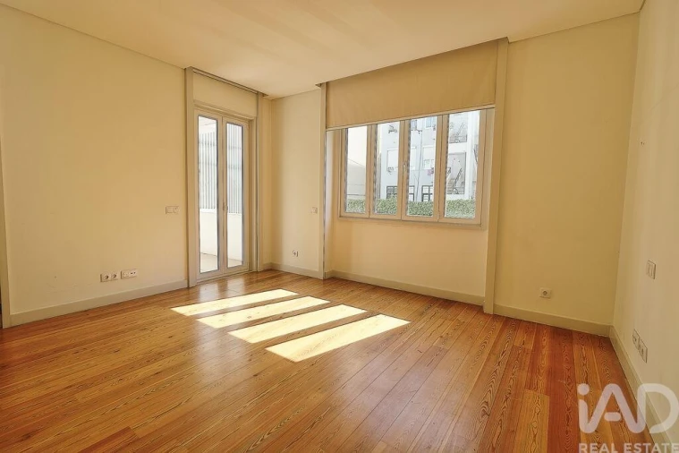 Apartamento T4 para Venda em Santo António Foto 13