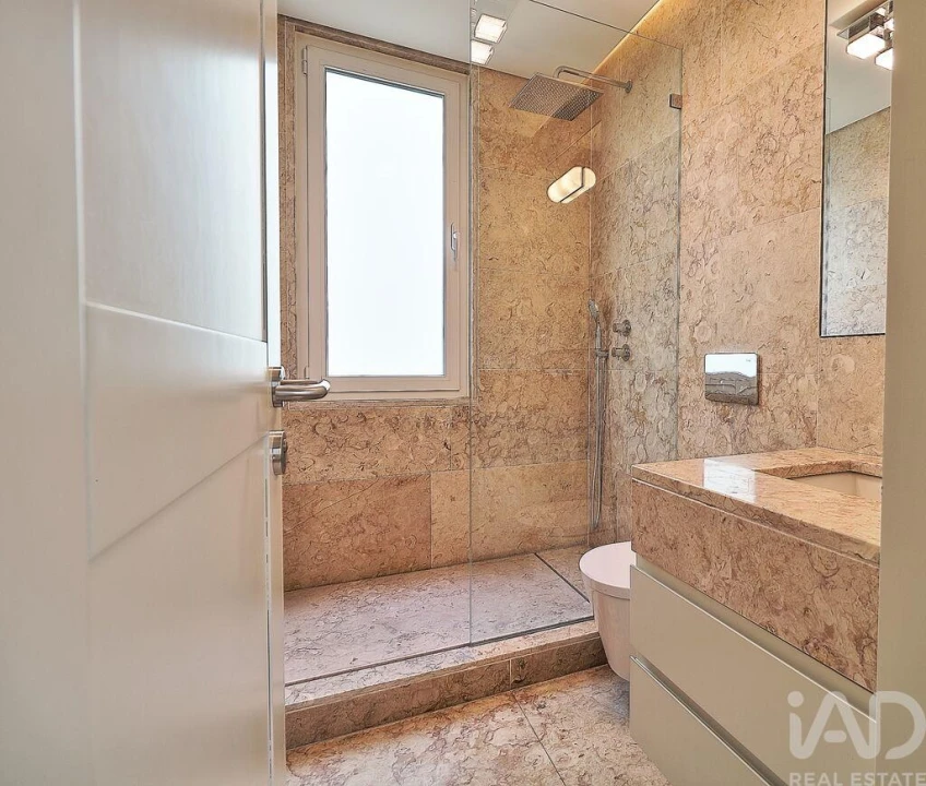 Apartamento T4 para Venda em Santo António Foto 19