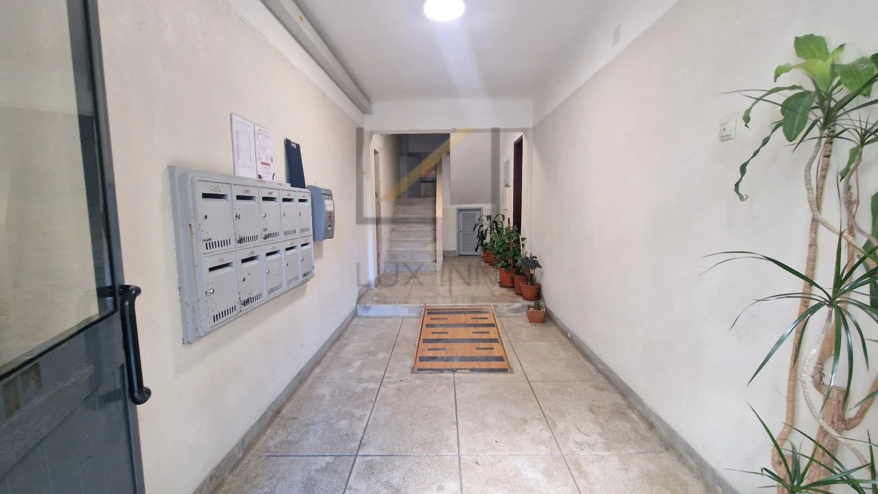 Apartamento T2 para Venda em Benfica Foto 3