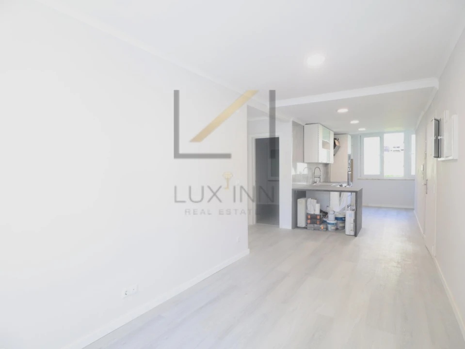 Apartamento T2 para Venda em Benfica Foto 2