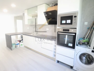 Apartamento T2 para Venda em Benfica