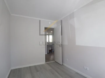 Apartamento T2 para Venda em Benfica
