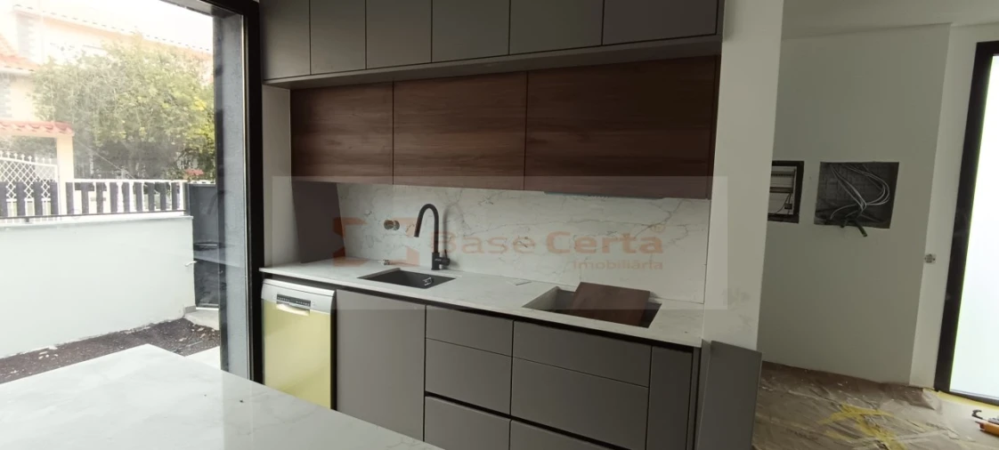 Moradia T5 para Venda em Santa Iria de Azoia, São João da Talha e Bobadela Foto 5