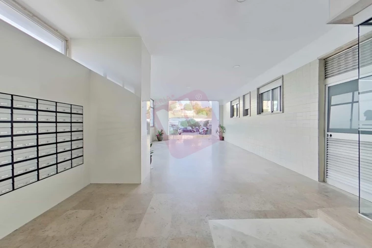 Apartamento T3 para Venda em Pontinha e Famões Foto 8