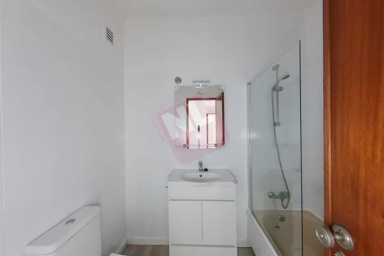 Apartamento T3 para Venda em Pontinha e Famões Foto 28