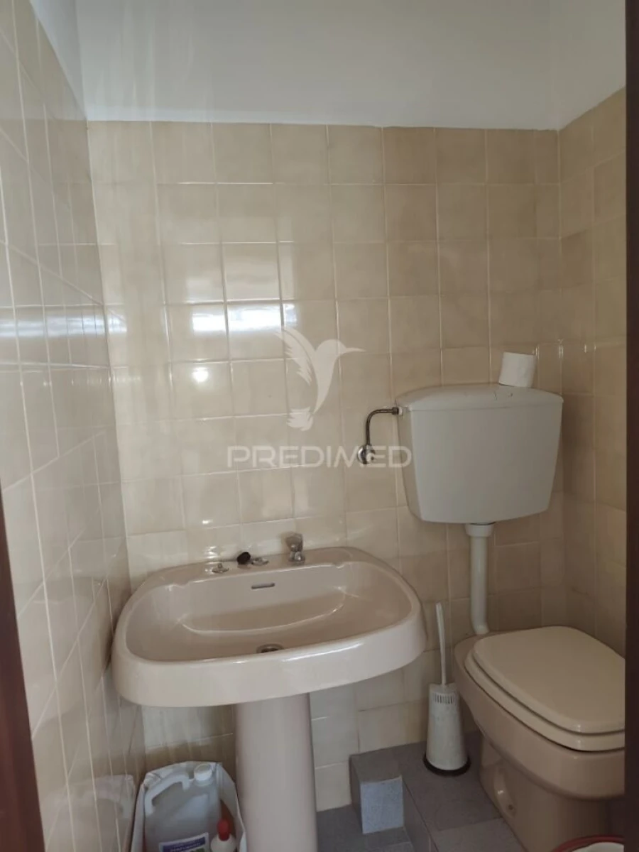 Loja para Arrendamento em Quarteira Foto 8