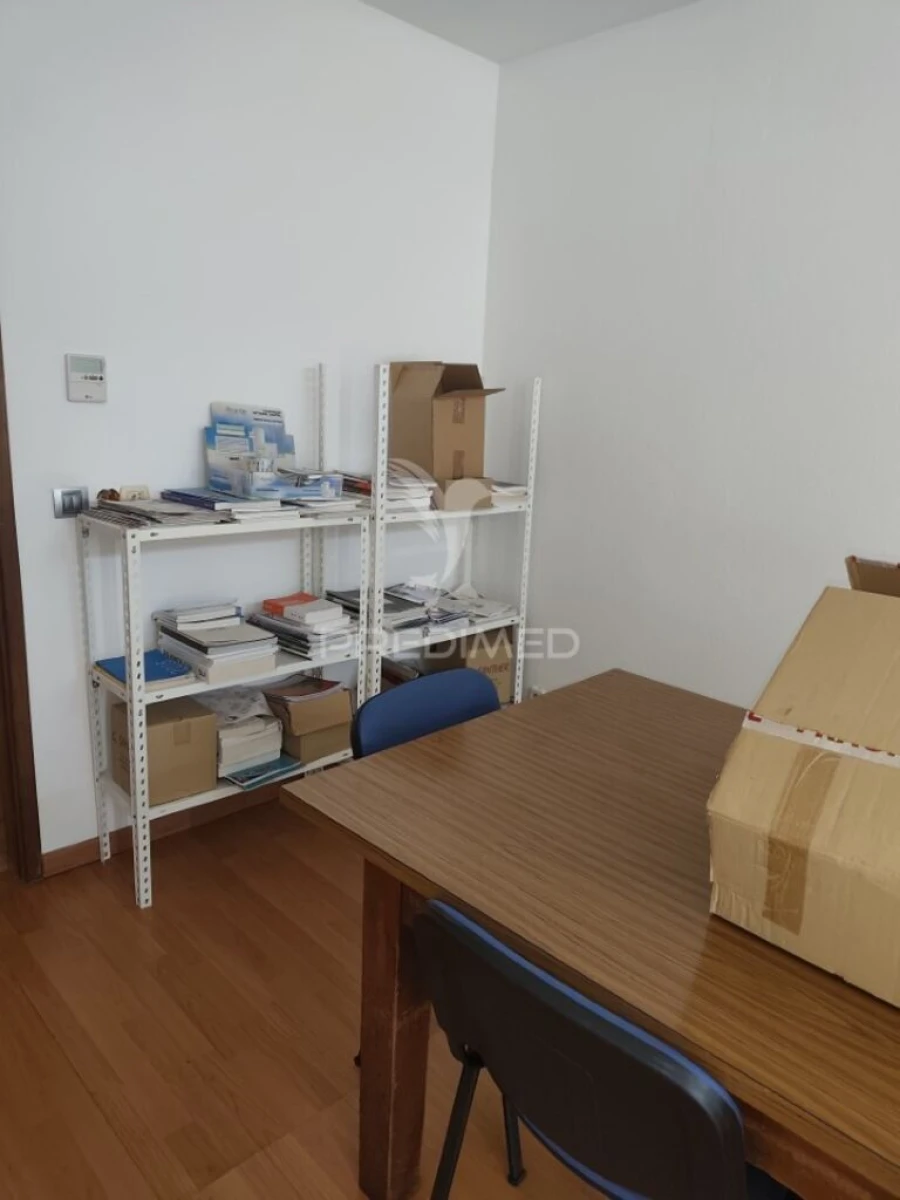 Loja para Arrendamento em Quarteira Foto 5