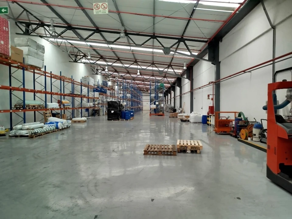 Armazém para Arrendamento em Rio de Mouro Foto 1